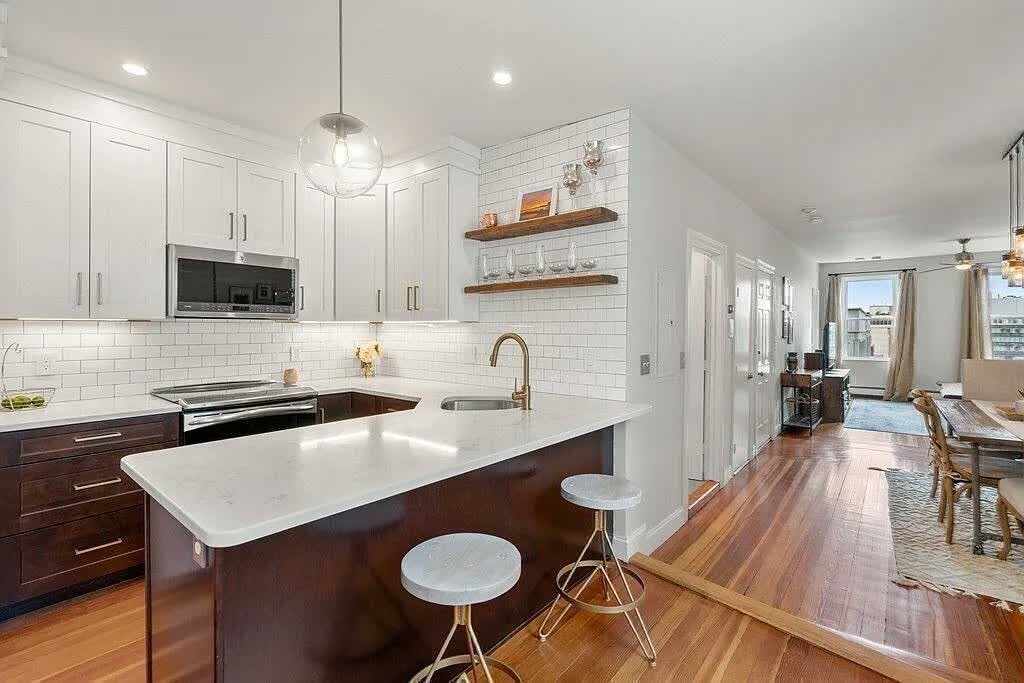 58 Myrtle St in Boston, MA - Building Photo