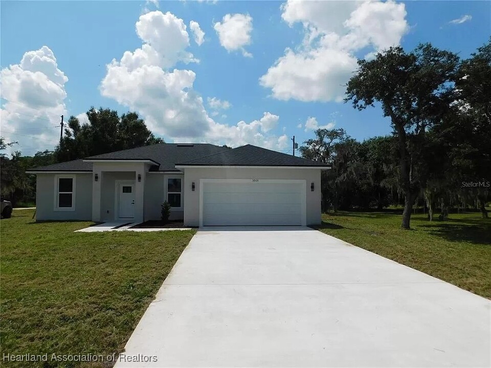 111 Friendly Cir in Sebring, FL - Building Photo