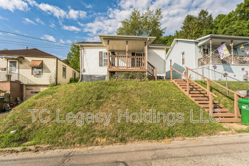 415 Simpson Ave in Clarksburg, WV - Building Photo
