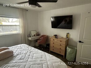 4738 38th Ave N in St. Petersburg, FL - Foto de edificio - Building Photo