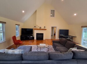 6 Rockwood Ln in Lincoln, MA - Building Photo - Building Photo