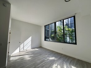 91 NW 26th St, Unit S23 in Miami, FL - Building Photo - Building Photo