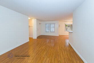 740 S St Andrews Pl, Unit 17 in Los Angeles, CA - Building Photo - Building Photo