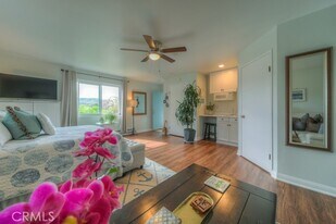 1473 Salem Ct, Unit 1473 Salem Court in Oceanside, CA - Building Photo
