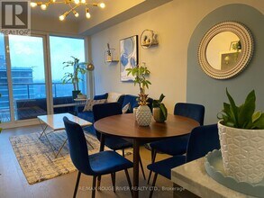 488 University Ave in Toronto, ON - Building Photo - Building Photo