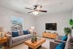 1603 S Cooper St, Unit Apt. 102 in Arlington, TX - Building Photo