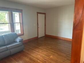 2624 Woodlawn Ave, Unit 1st floor in Erie, PA - Foto de edificio - Building Photo