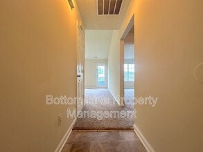 5734 Hewitt Dr in Charlotte, NC - Foto de edificio - Building Photo