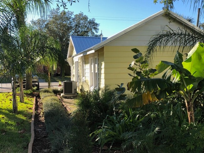 714 Spring St in Green Cove Springs, FL - Foto de edificio - Building Photo