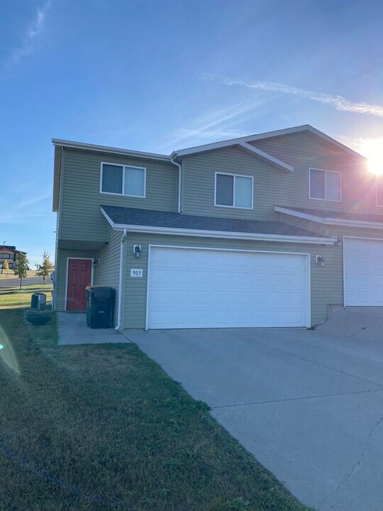 903 Bremner Ave in Bismarck, ND - Building Photo