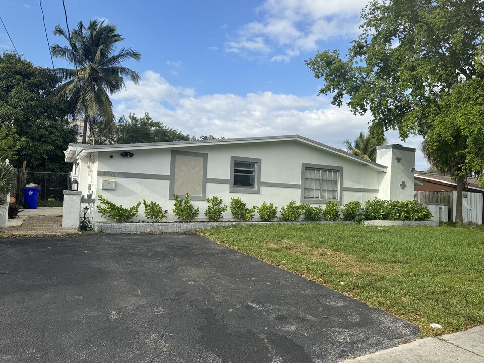 4421 NW 34th Ct in Lauderdale Lakes, FL - Building Photo