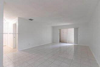 700 Layne Blvd in Hallandale Beach, FL - Building Photo - Building Photo