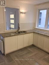 734 St Clair Ave W in Toronto, ON - Building Photo - Building Photo