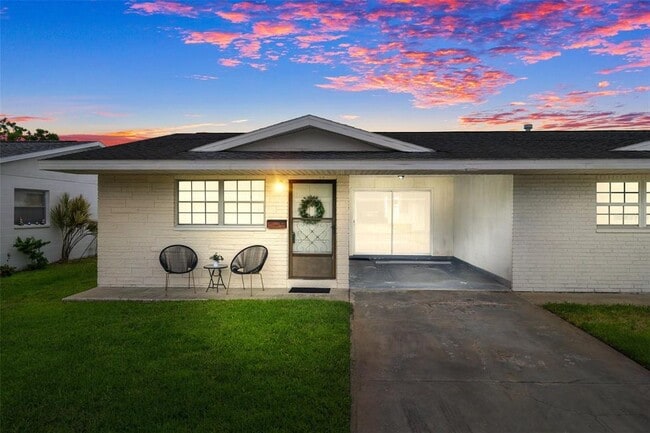 property at 5107 Park Lake Dr