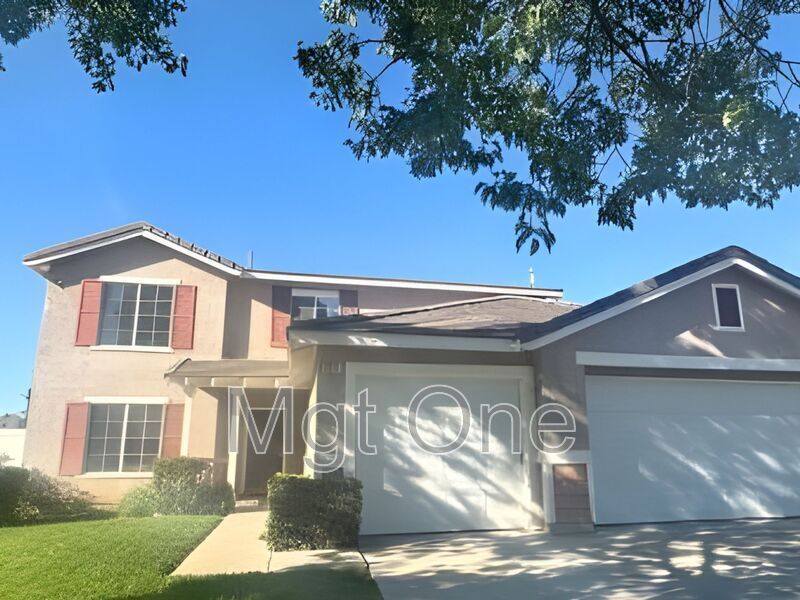 7671 St Andrews Dr in Riverside, CA - Building Photo