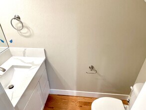 12244 NE Stanton St in Portland, OR - Building Photo - Building Photo