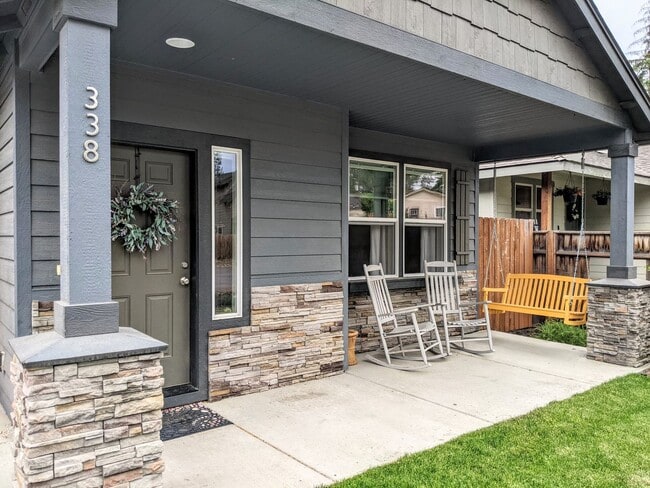 338 SE Silvis Ln in Bend, OR - Building Photo - Building Photo