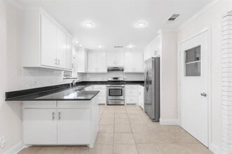 831 Warren Way in Richardson, TX - Building Photo - Building Photo