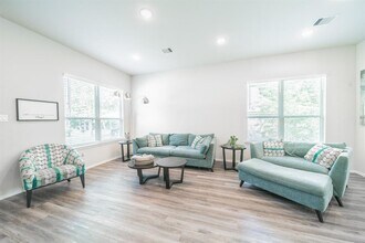 1206 Oxon Run in Montgomery, TX - Building Photo - Building Photo