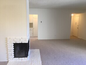 10931 Rose Ave in Los Angeles, CA - Building Photo - Building Photo