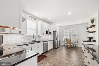 11917 Legacy Woods Dr in Fredericksburg, VA - Building Photo - Building Photo