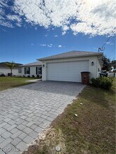 332 NW 19th St in Cape Coral, FL - Foto de edificio - Building Photo