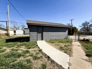 2256 S Bonn St in Wichita, KS - Building Photo - Building Photo