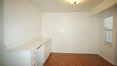 2428 Sunflower Dr in Arlington, TX - Building Photo - Building Photo