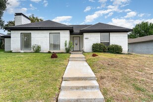 6031 Blue Mist Ln in Dallas, TX - Building Photo
