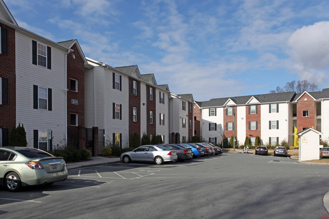 Campus East Apartments in Greensboro, NC - Building Photo - Building Photo