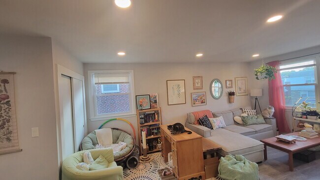 596 Livezey St, Unit 2 in Philadelphia, PA - Building Photo - Building Photo