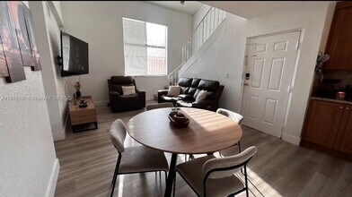 2760 W 61st Pl in Hialeah, FL - Building Photo - Building Photo