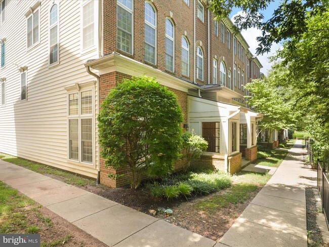 12458 Liberty Bridge Rd in Fairfax, VA - Building Photo - Building Photo