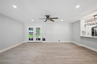 208 Country Club Blvd in Slidell, LA - Foto de edificio - Building Photo