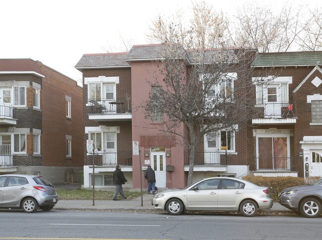 3841 Hochelaga in Montréal, QC - Building Photo - Building Photo