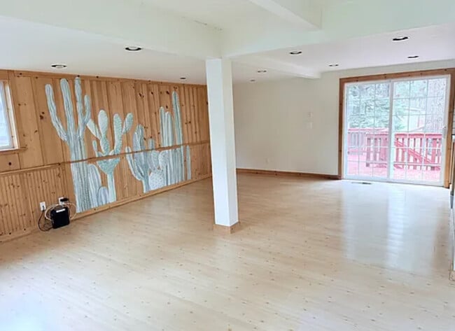 11881 Pine Forest Rd in Truckee, CA - Foto de edificio - Building Photo