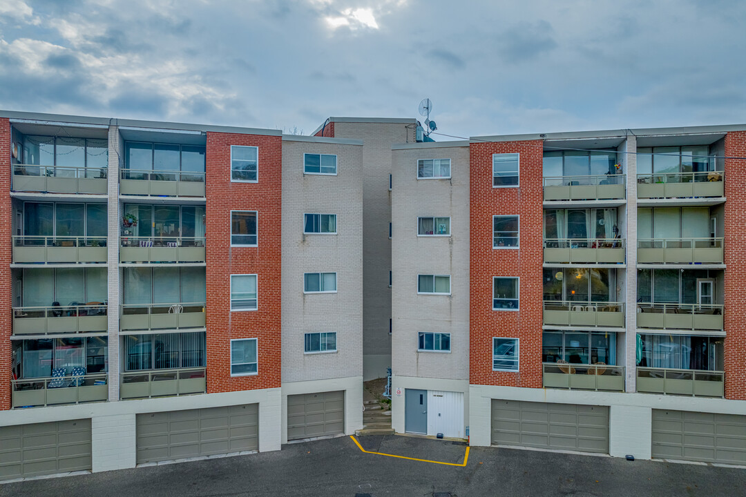 Terrace Towers in Guelph, ON - Building Photo