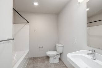 Fayette Place Apartments in Syracuse, NY - Foto de edificio - Interior Photo