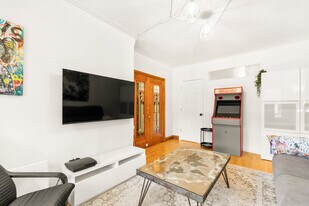 6402-610e 10e Avenue in Montréal, QC - Building Photo