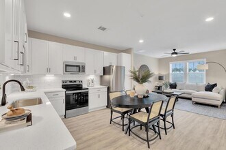 Townes at Blake Farm in Wilmington, NC - Building Photo - Interior Photo