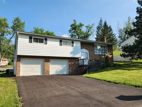 4152 Marietta Dr in Vestal, NY - Foto de edificio - Building Photo