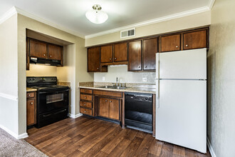Rivermont Apartments in Murfreesboro, TN - Building Photo - Building Photo