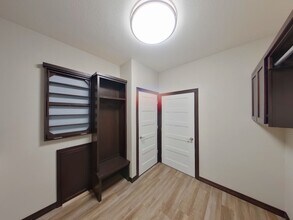 1377 S Sierra Hls St in Wichita, KS - Building Photo - Building Photo