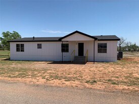 10830 N 2248 Rd in Clinton, OK - Building Photo