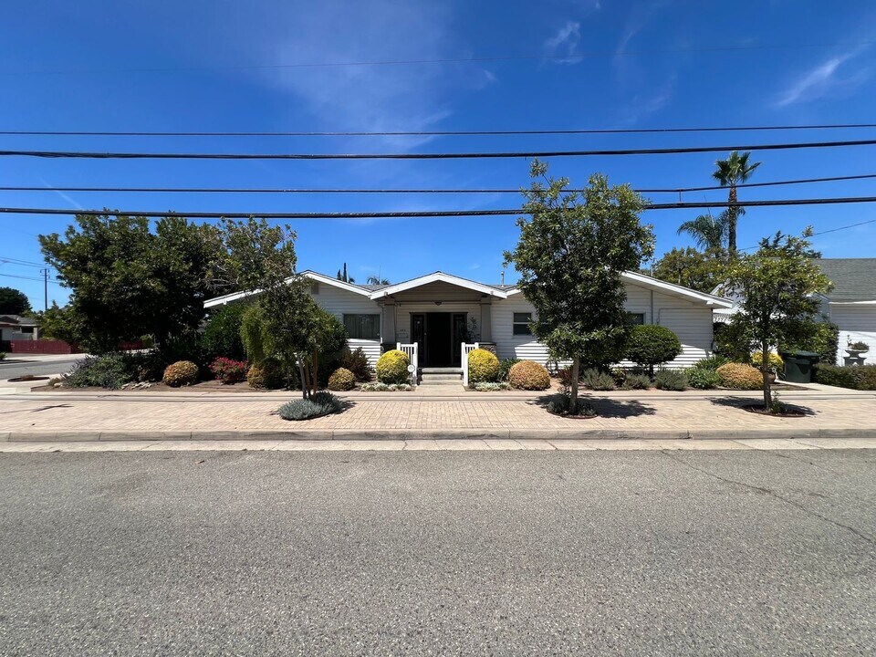 303 N Waverly St in Orange, CA - Building Photo