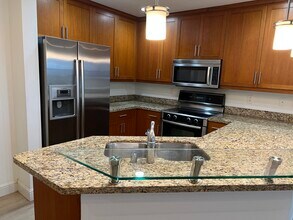 3150 W Government Way, Unit 302 in Seattle, WA - Foto de edificio - Building Photo