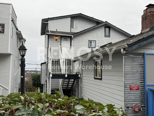 property at 6514 Phinney Ave N