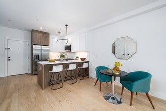 10 Brinkerhoff St in Jersey City, NJ - Foto de edificio - Building Photo