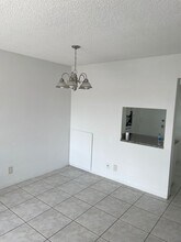 1460 NE 169th St in North Miami Beach, FL - Building Photo - Building Photo