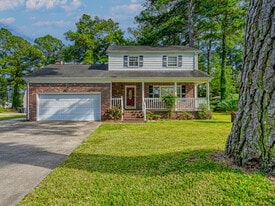 21 Bayview Dr in Poquoson, VA - Building Photo